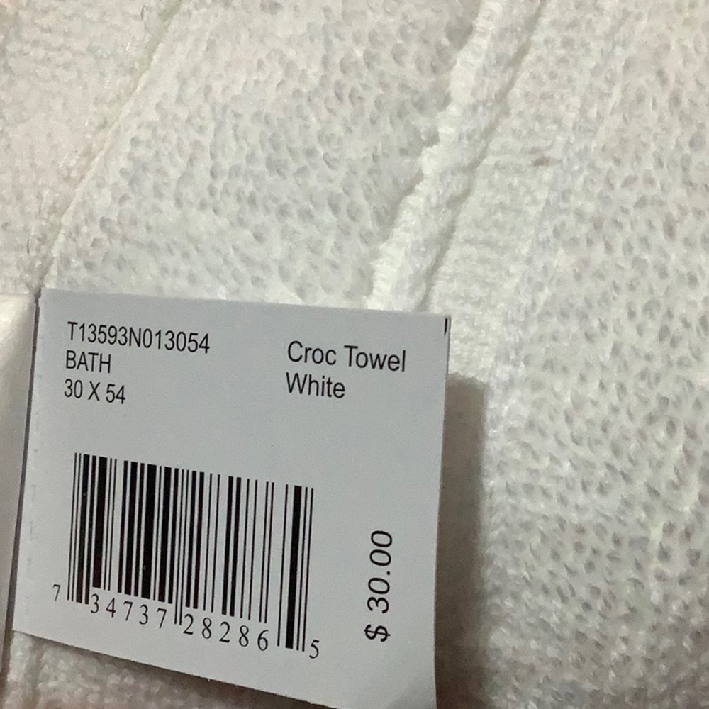 LACOSTE WHITE CROC BATH TOWEL - Picture 5 of 5